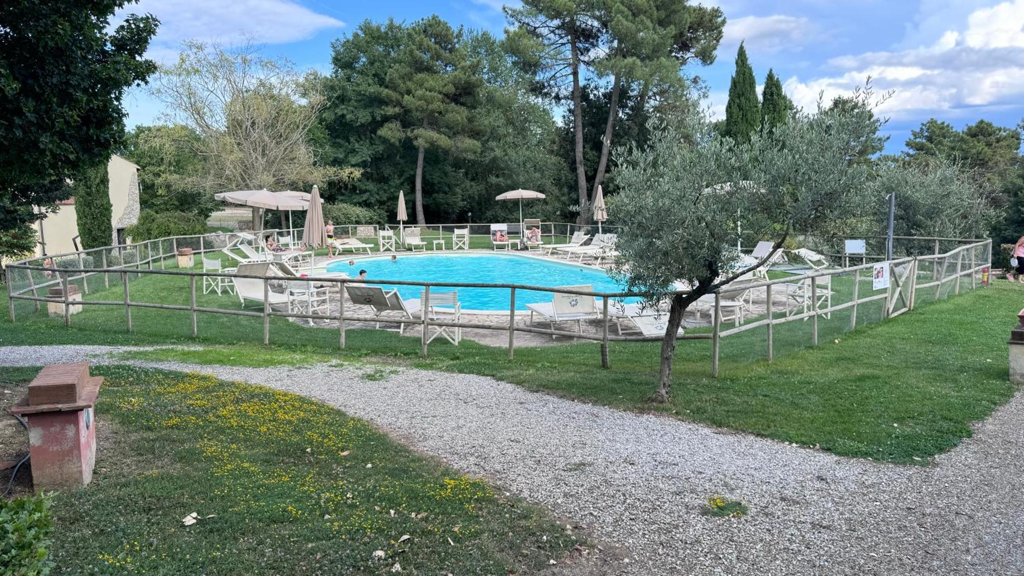 Appartamento Isenesi Gambassi Terme Kültér fotó